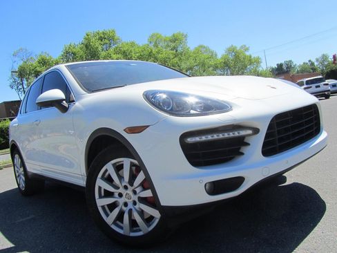 Used 2012 Porsche Cayenne Turbo image 2
