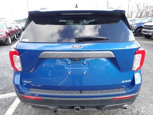 Used 2022 Ford Explorer XLT w/ Equipment Group 202A image 4