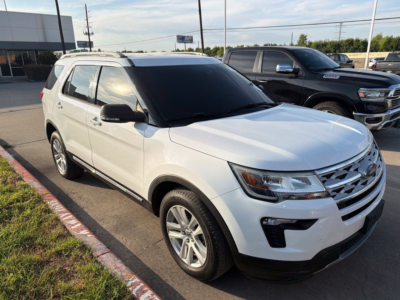 Used 2019 Ford Explorer XLT w/ Equipment Group 201A AWD/4WD image 4