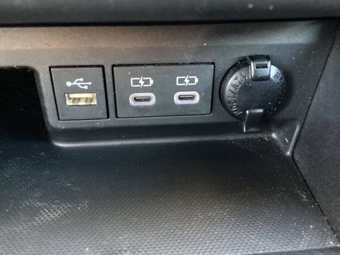 Used 2023 Toyota Highlander LE FWD image 29