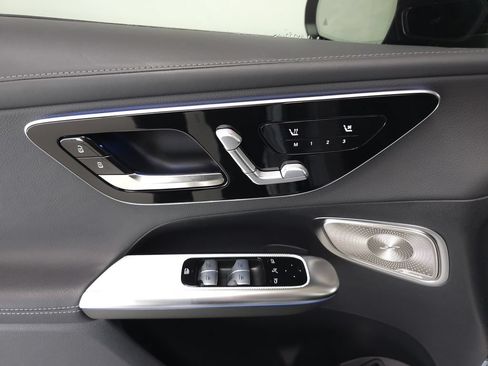 Certified 2025 Mercedes-Benz GLC 300 4MATIC image 6