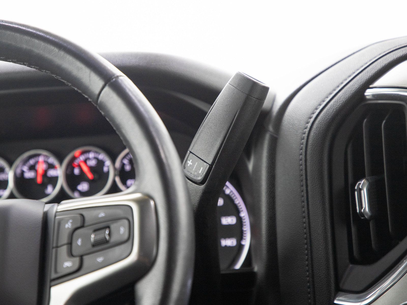 Used 2021 Chevrolet Silverado 1500 LT AWD/4WD image 19