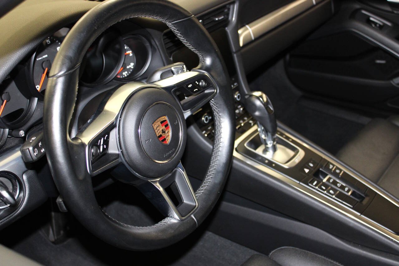 Used 2017 Porsche 911 Carrera image 18