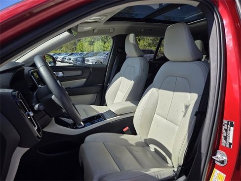 Certified 2023 Volvo XC40 B5 Plus w/ Protection Package Premier image 9