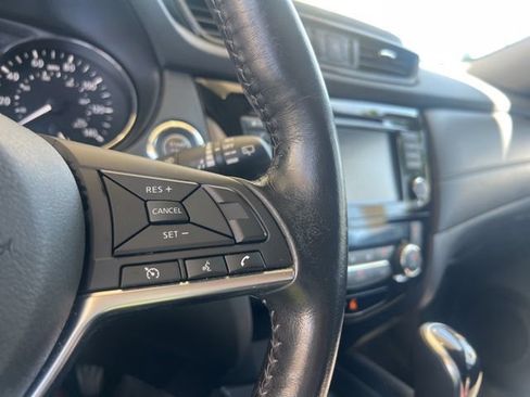 Used 2018 Nissan Rogue SV AWD/4WD image 18