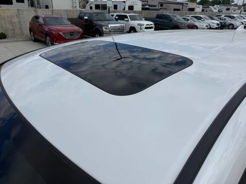 Used 2023 Honda Odyssey Elite image 9