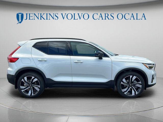 New 2026 Volvo XC40 B5 Plus w/ Climate Package AWD/4WD image 2