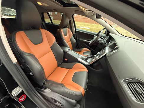 Used 2018 Volvo V60 T5 Cross Country w/ Convenience Package image 19