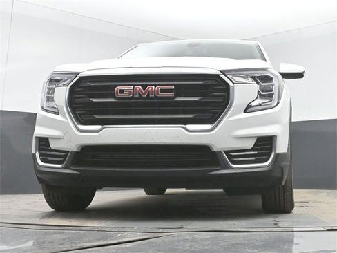 Used 2022 GMC Terrain SLE image 28