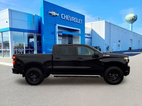 Used 2022 Chevrolet Silverado 1500 LT Trail Boss w/ Bed Protection Package AWD/4WD image 2