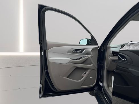 Used 2018 Chevrolet Traverse LT w/ LPO, 'HIT The Road' Package image 18