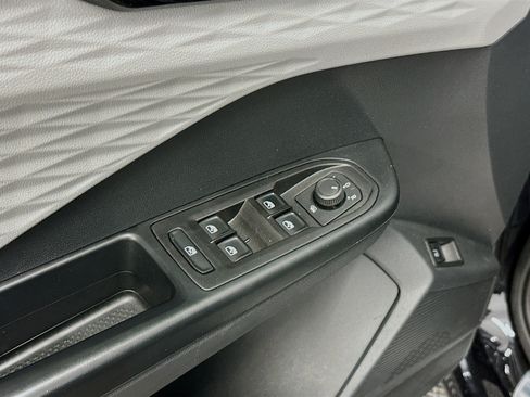 Used 2023 Volkswagen Taos S w/ Driver Assistance Package AWD/4WD image 15