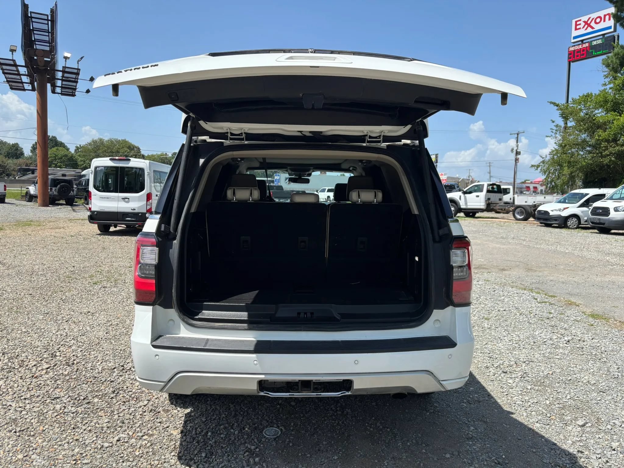 Used 2020 Ford Expedition Platinum AWD/4WD image 18