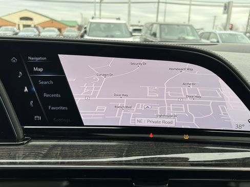 Used 2021 Cadillac Escalade Premium Luxury image 13