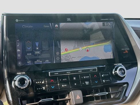 Used 2020 Toyota Highlander Limited FWD image 13