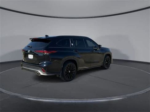 Certified 2024 Toyota Highlander XSE image 8