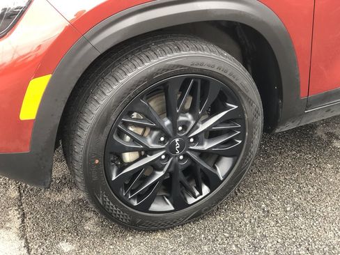 Used 2022 Kia Seltos Nightfall Edition image 2