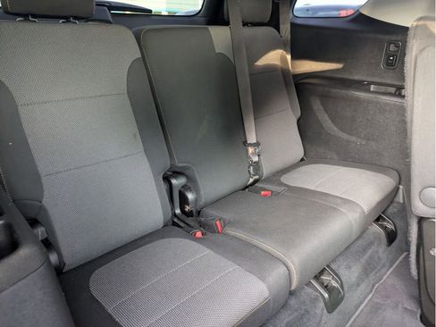 Used 2021 Chevrolet Traverse LT image 25