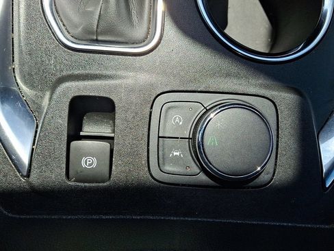 Certified 2023 Chevrolet Traverse LT FWD image 27