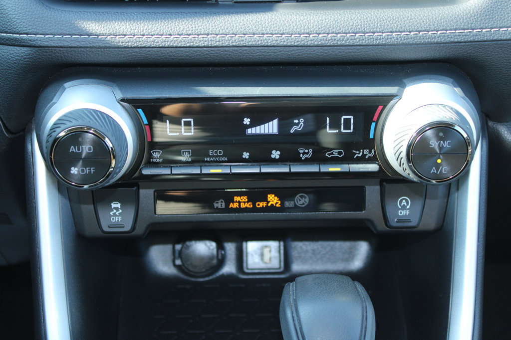 Used 2025 Toyota RAV4 XLE FWD image 24