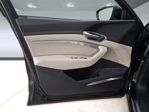 Used 2022 Audi e-tron Premium Plus image 20