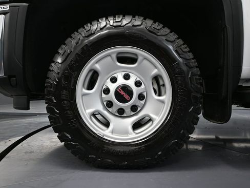 Used 2025 GMC Sierra 2500 SLE image 18