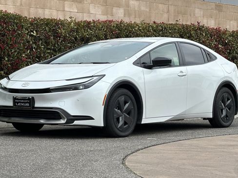 Used 2024 Toyota Prius Prime SE image 8