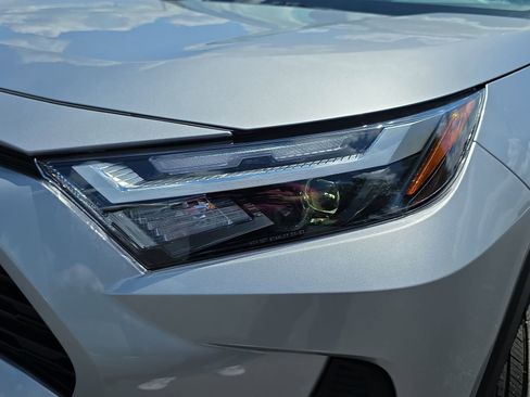 Used 2025 Toyota RAV4 XLE w/ Convenience Package FWD image 31