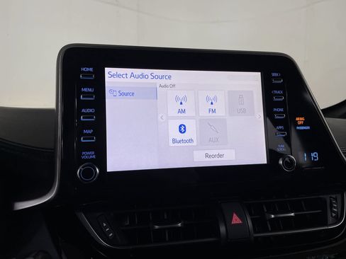 Used 2019 Toyota C-HR XLE FWD image 14