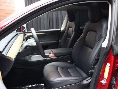 Used 2022 Tesla Model Y Long Range image 15