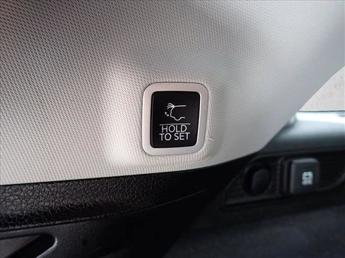 Used 2023 Jeep Grand Cherokee Overland AWD/4WD image 9