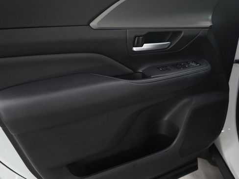 Used 2025 Toyota Grand Highlander AWD image 23