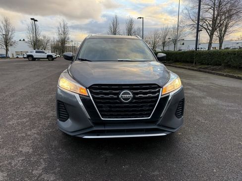 Used 2021 Nissan Kicks SV image 2