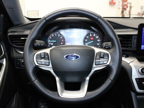 Used 2022 Ford Explorer XLT image 24