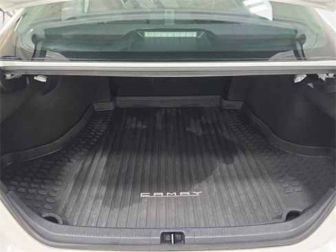 Used 2020 Toyota Camry XLE image 35