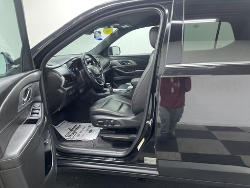 Used 2023 Chevrolet Traverse LT image 9