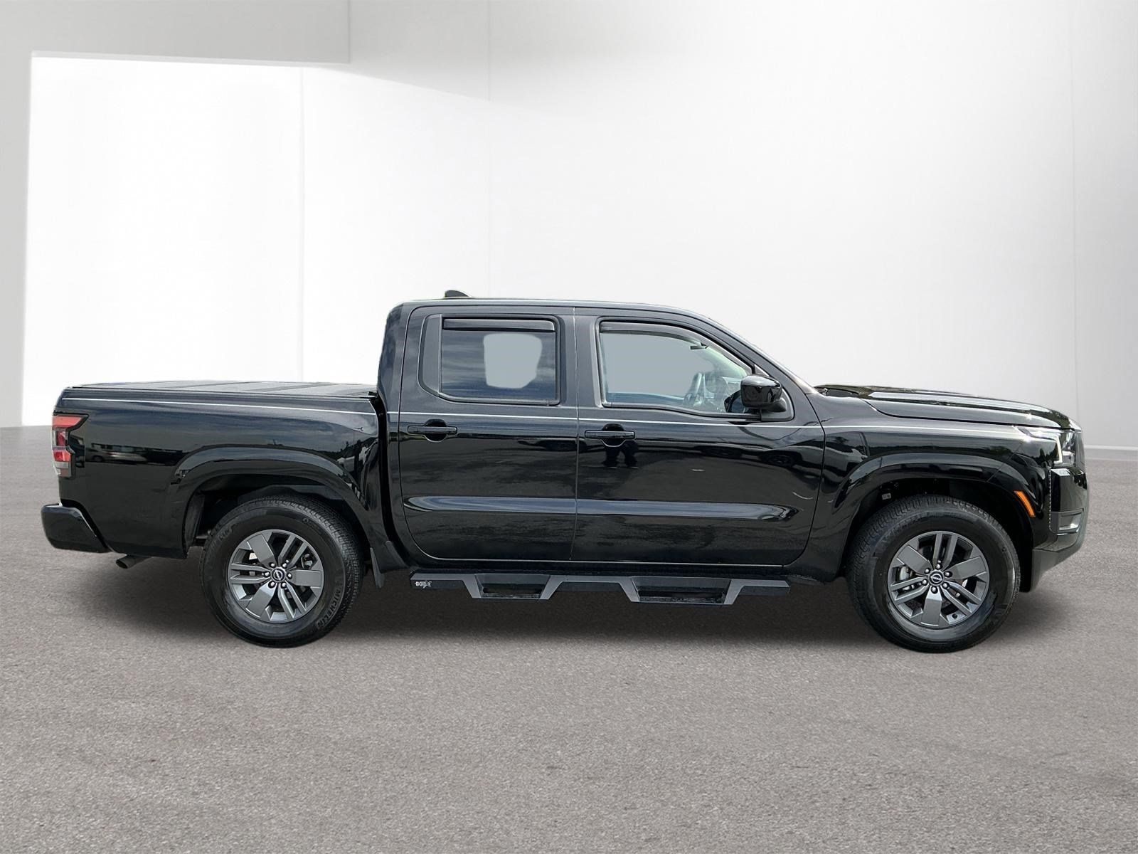 Used 2025 Nissan Frontier SV RWD image 2