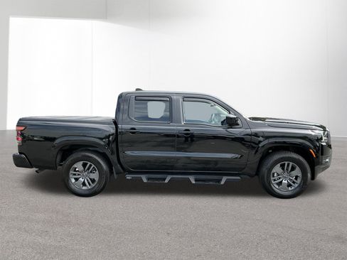 Used 2025 Nissan Frontier SV RWD image 2