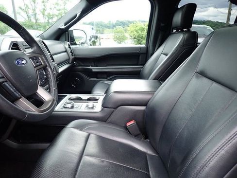 Used 2019 Ford Expedition XLT w/ Equipment Group 202A AWD/4WD image 11