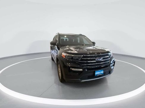 Used 2021 Ford Explorer XLT w/ Equipment Group 202A AWD/4WD image 3