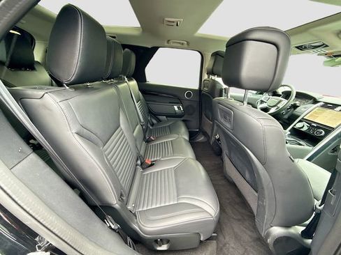 Used 2024 Land Rover Discovery S image 30