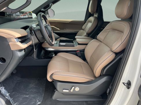 New 2026 Lincoln Navigator L Black Label AWD/4WD image 18