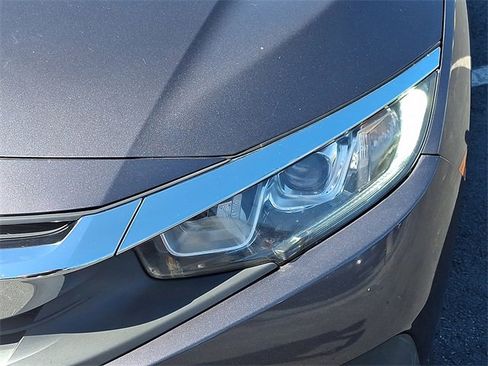 Used 2017 Honda Civic EX-T image 9