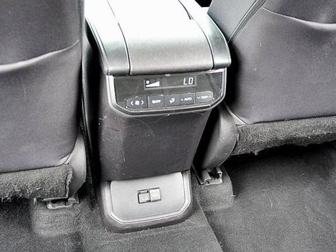 Used 2023 Toyota Highlander LE AWD/4WD image 27