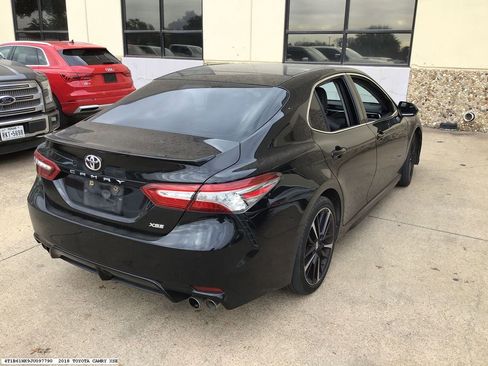 Used 2018 Toyota Camry XSE image 5