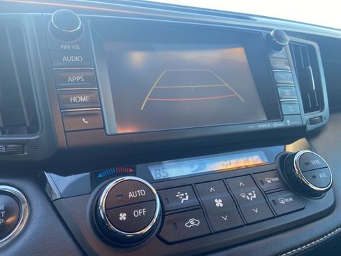 Used 2018 Toyota RAV4 Limited image 17