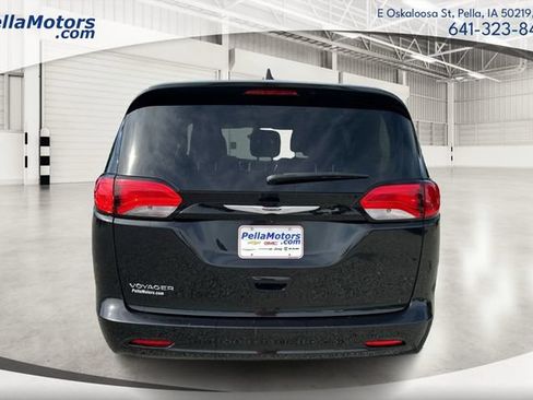 Used 2023 Chrysler Voyager LX FWD image 4