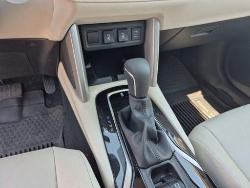 Certified 2024 Toyota Corolla Cross XLE w/ Convenience Package FWD image 12