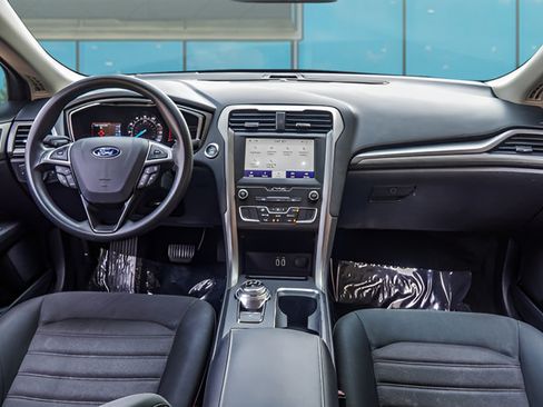 Used 2020 Ford Fusion SE FWD image 12