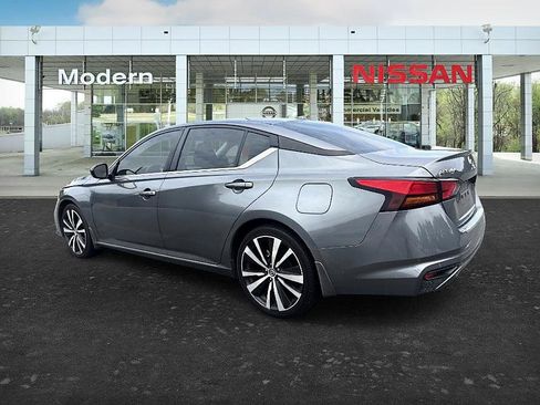 Used 2021 Nissan Altima 2.5 SR w/ SR Premium Package FWD image 3
